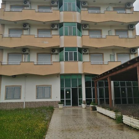 Risus Hotel Golem  Dış mekan fotoğraf