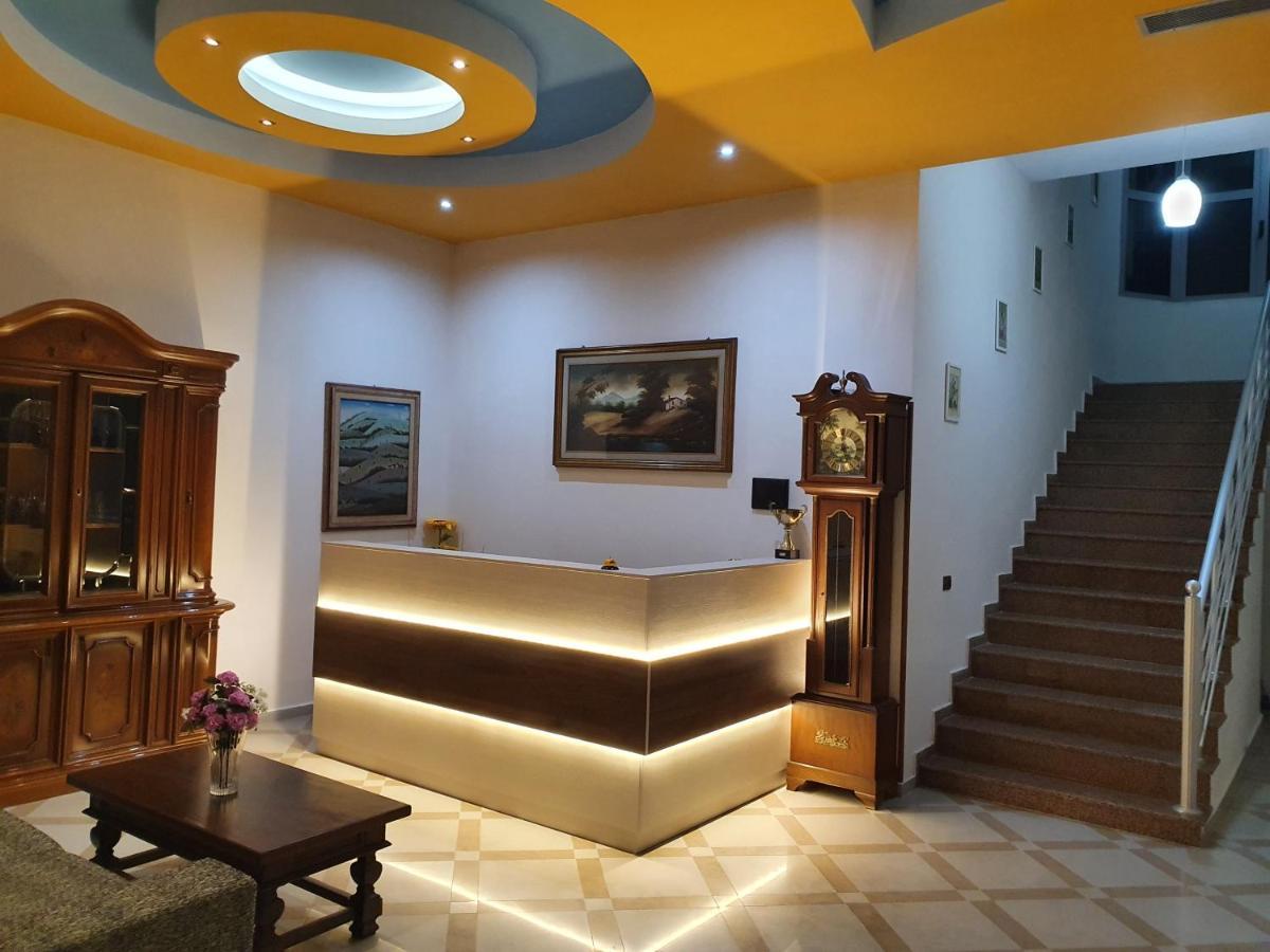 Risus Hotel Golem  Dış mekan fotoğraf