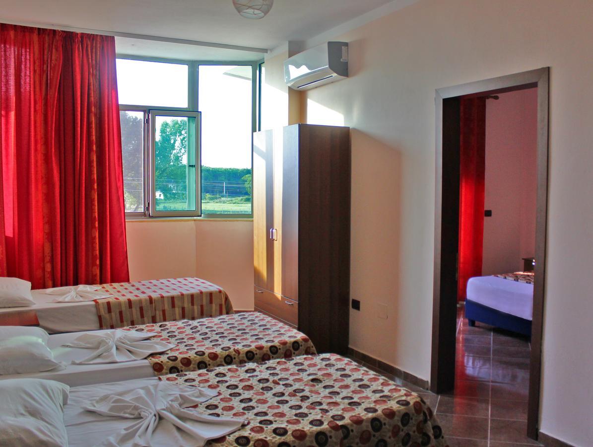 Risus Hotel Golem  Dış mekan fotoğraf