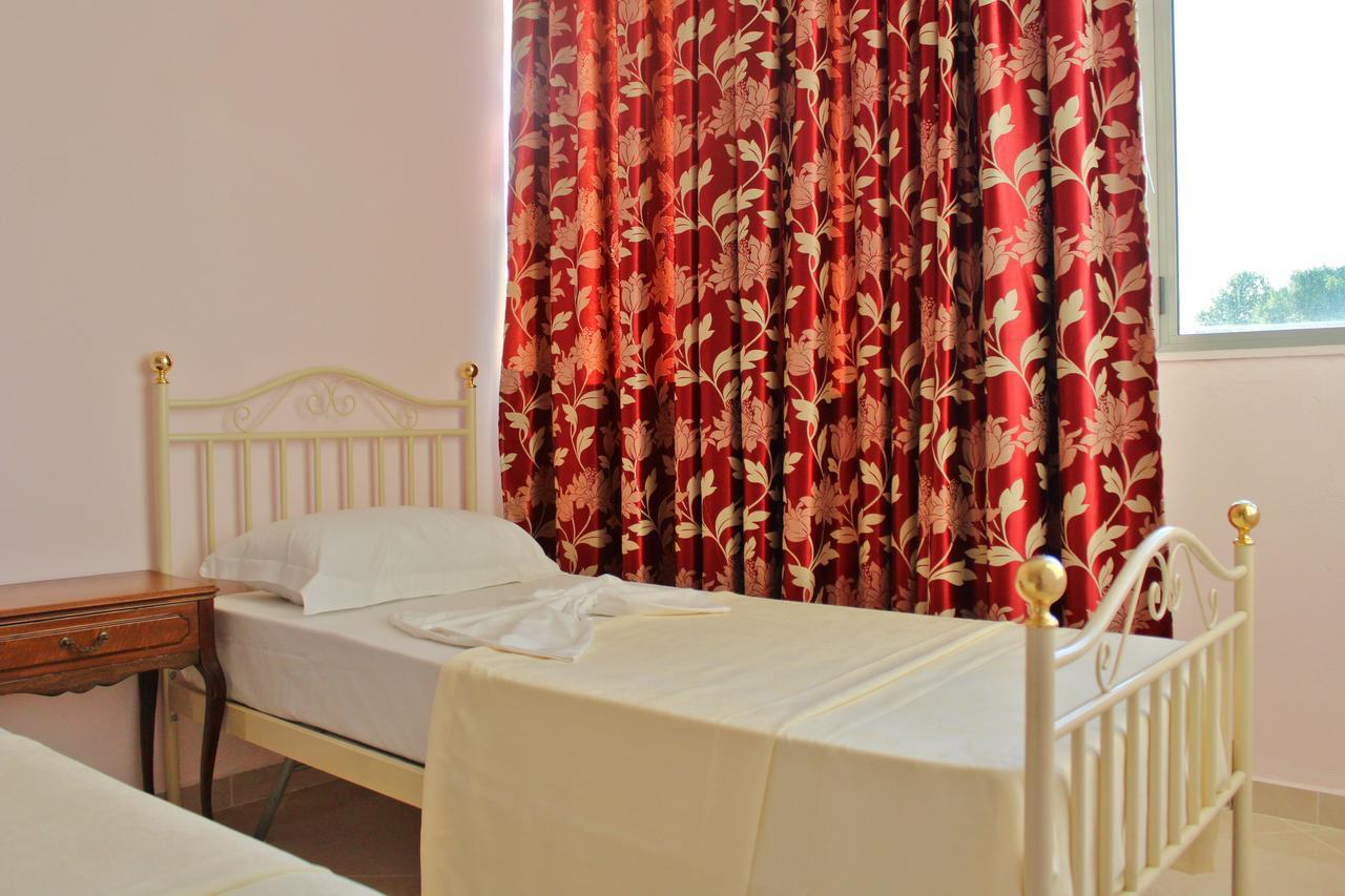 Risus Hotel Golem  Dış mekan fotoğraf