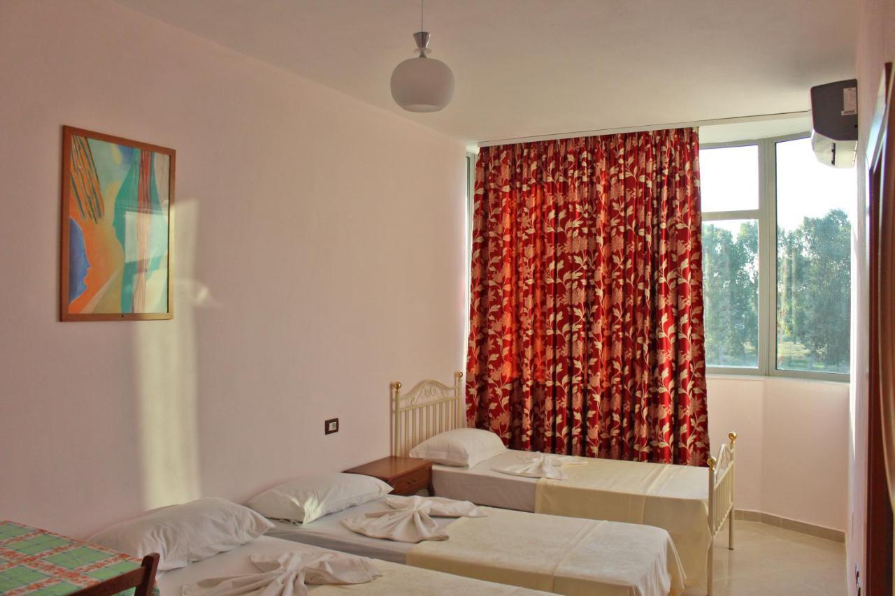 Risus Hotel Golem  Dış mekan fotoğraf